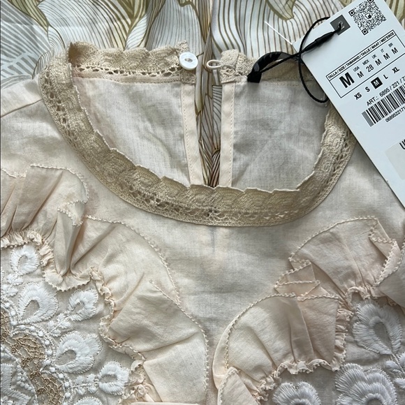 NWT Zara Beige and White Lace Sleeveless Top Size M - Picture 5 of 7